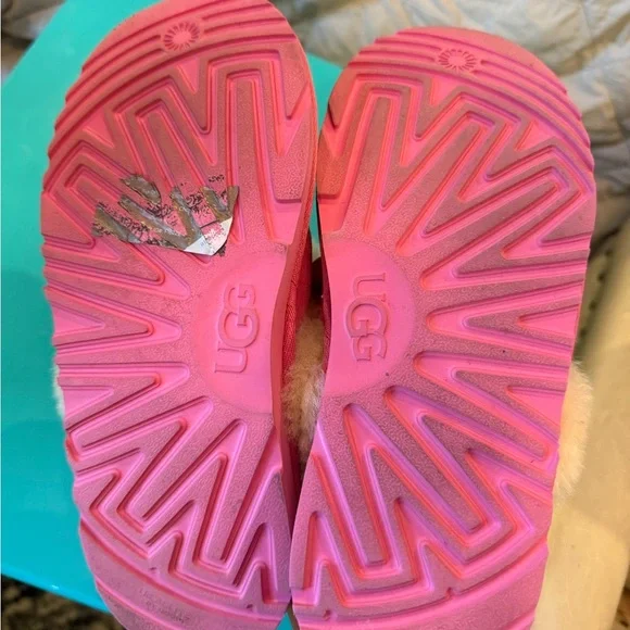 UGG Women's Cozy II Slippers in Pink Azalea - kids size 5! - Picture 4 of 4